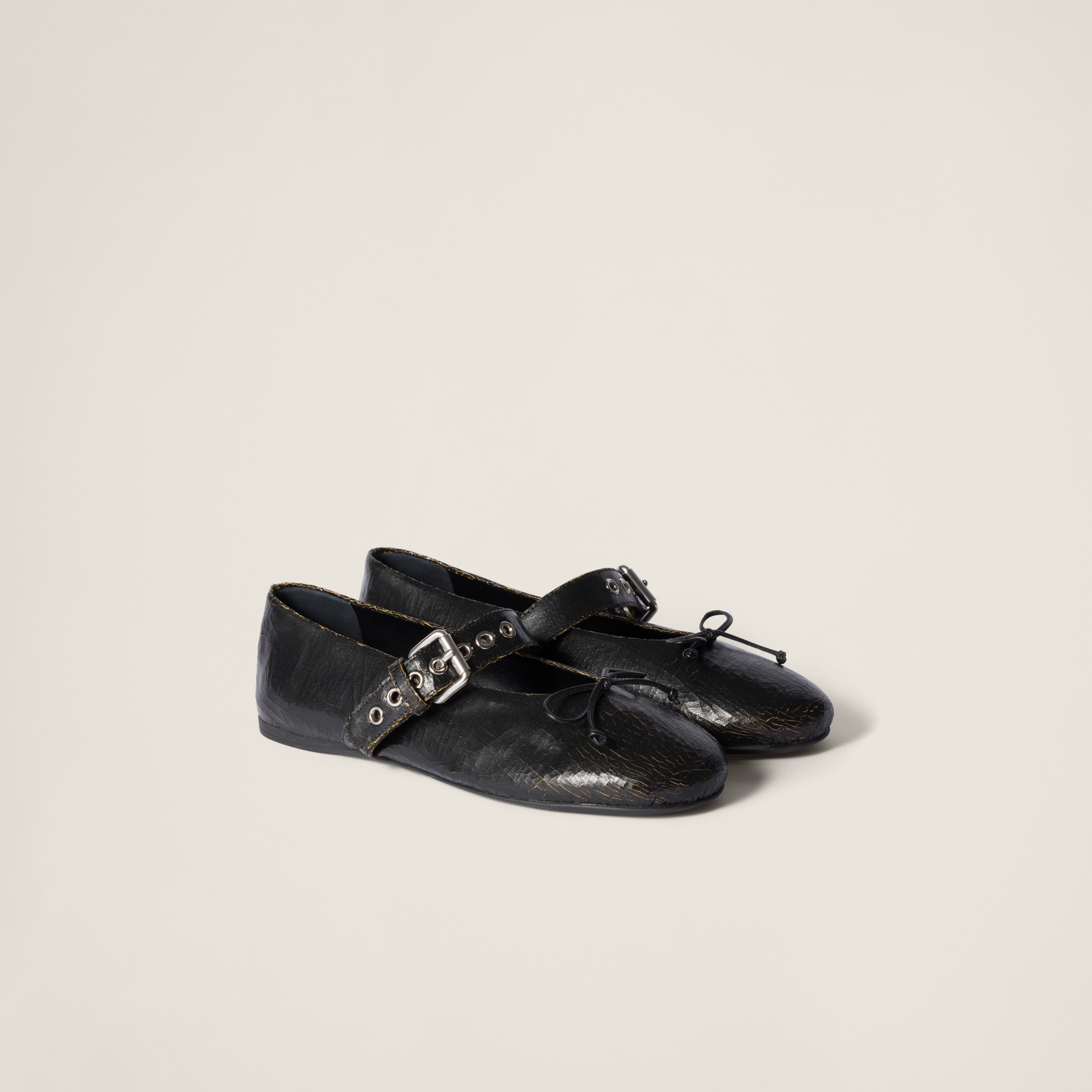 Black crackle & patent lamper & smooth store