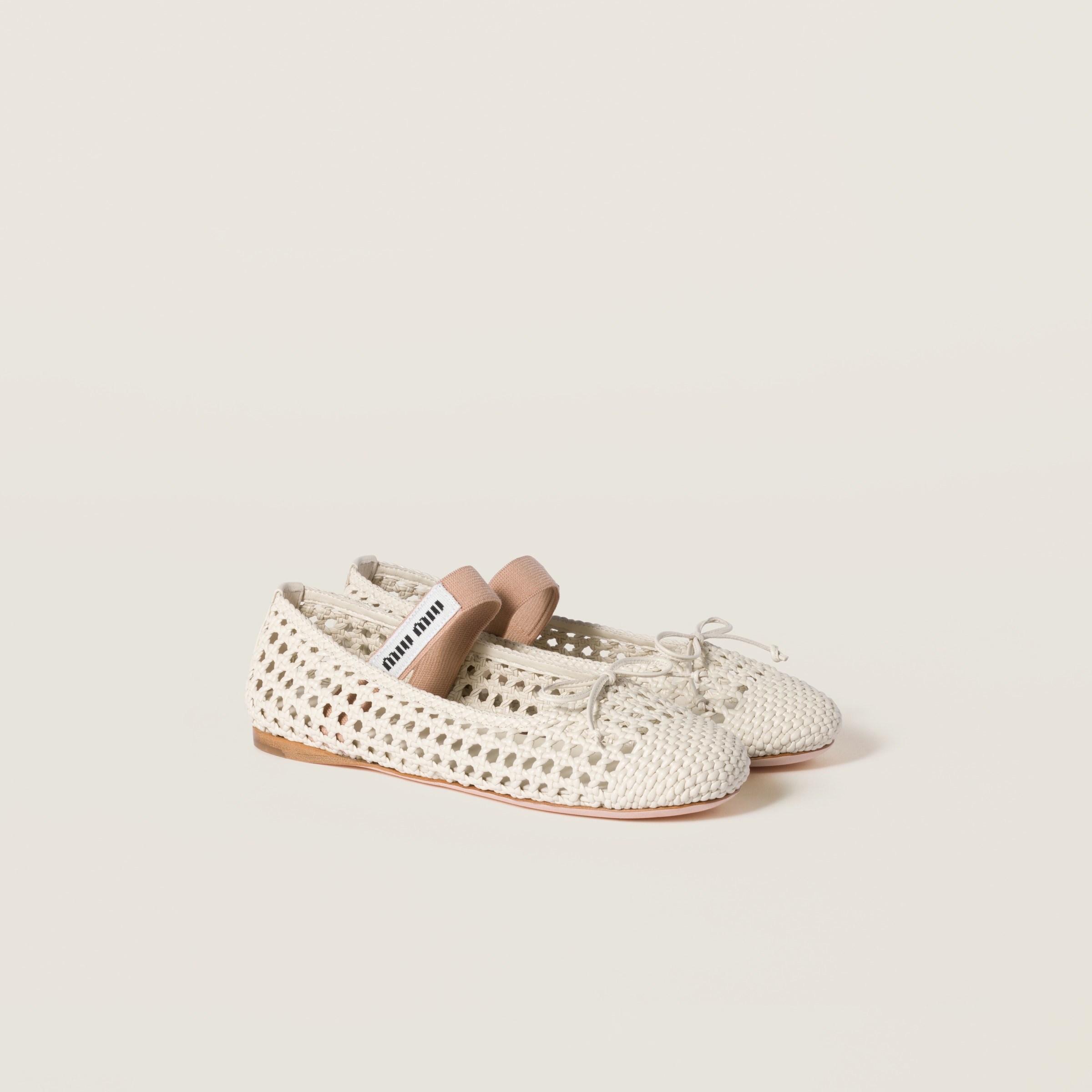 バレエシューズ MIUMIU IVORY LEATHER BALLERINAS italist.com | DANCE INTO FALL: MIU MIU IVORY LEATHER