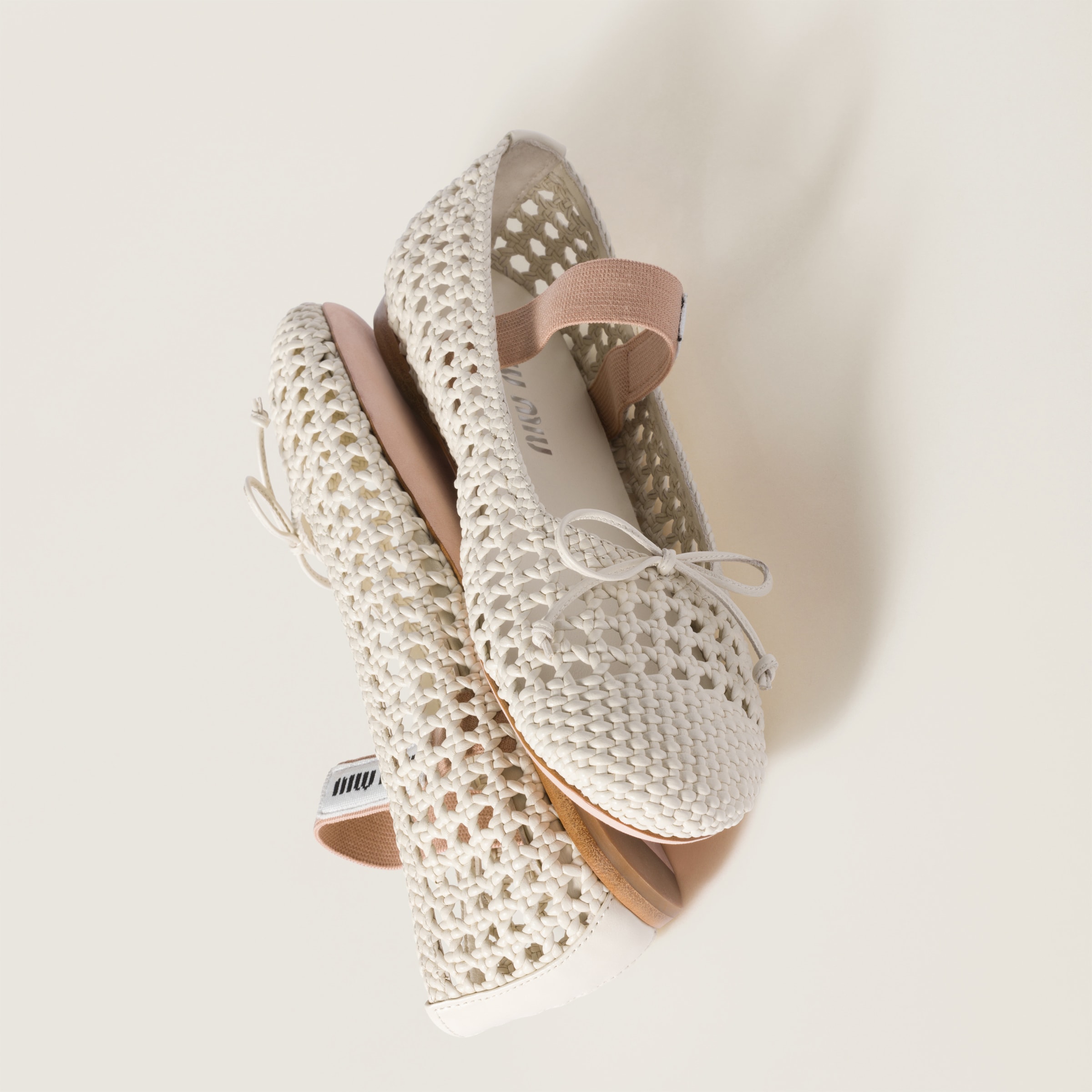バレエシューズ MIUMIU IVORY LEATHER BALLERINAS italist.com | DANCE INTO FALL: MIU MIU IVORY LEATHER