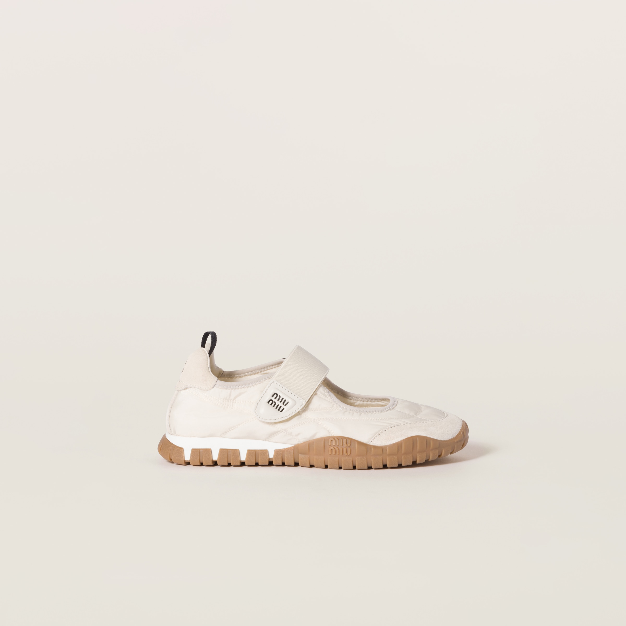 【MiuMiu】テクニカルファブリックとスエードのタイヤバレリーナ アイボリー Tyre テクニカルファブリックxスエード バレリーナ