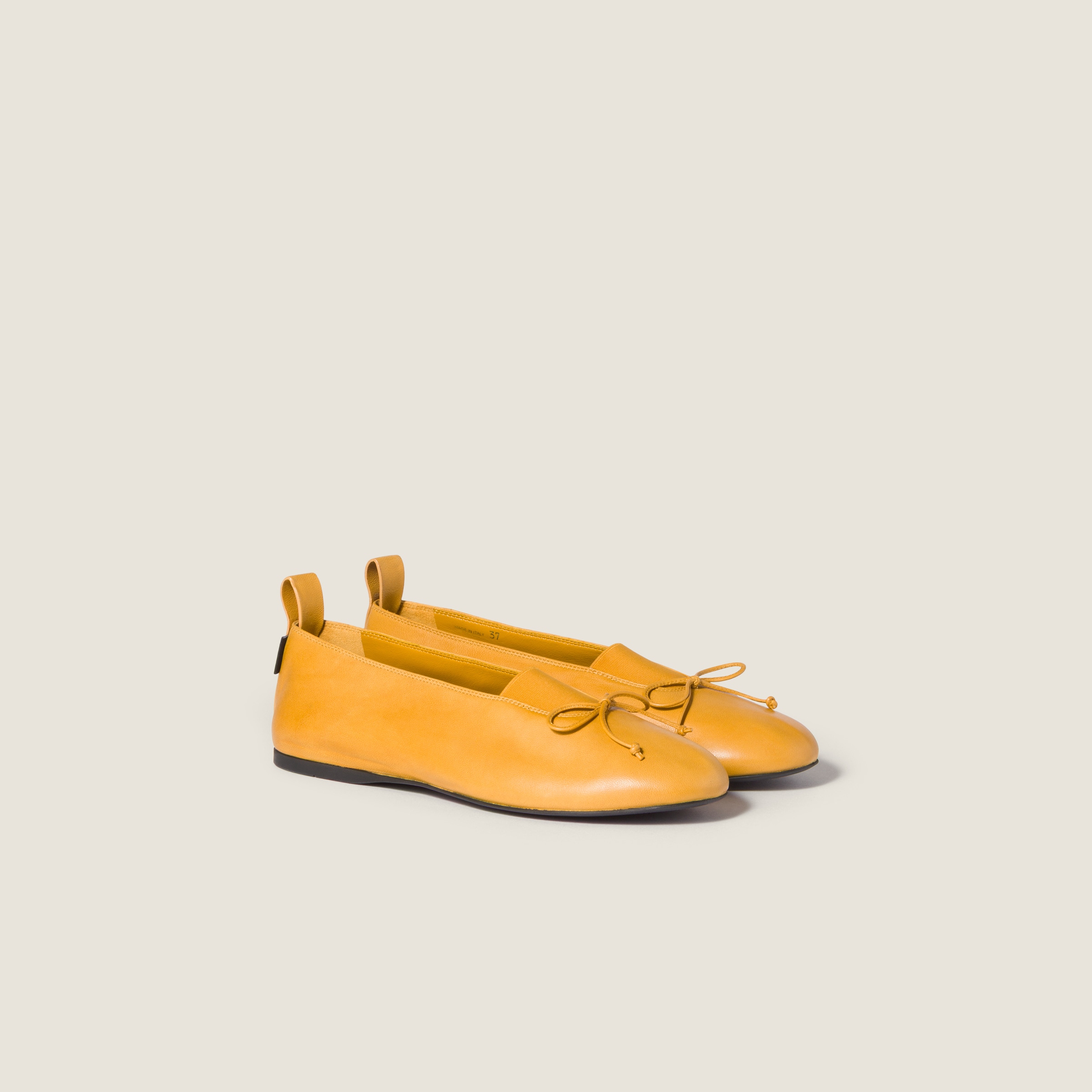 イエロー エラン ナッパレザー バレリーナ | Miu Miu