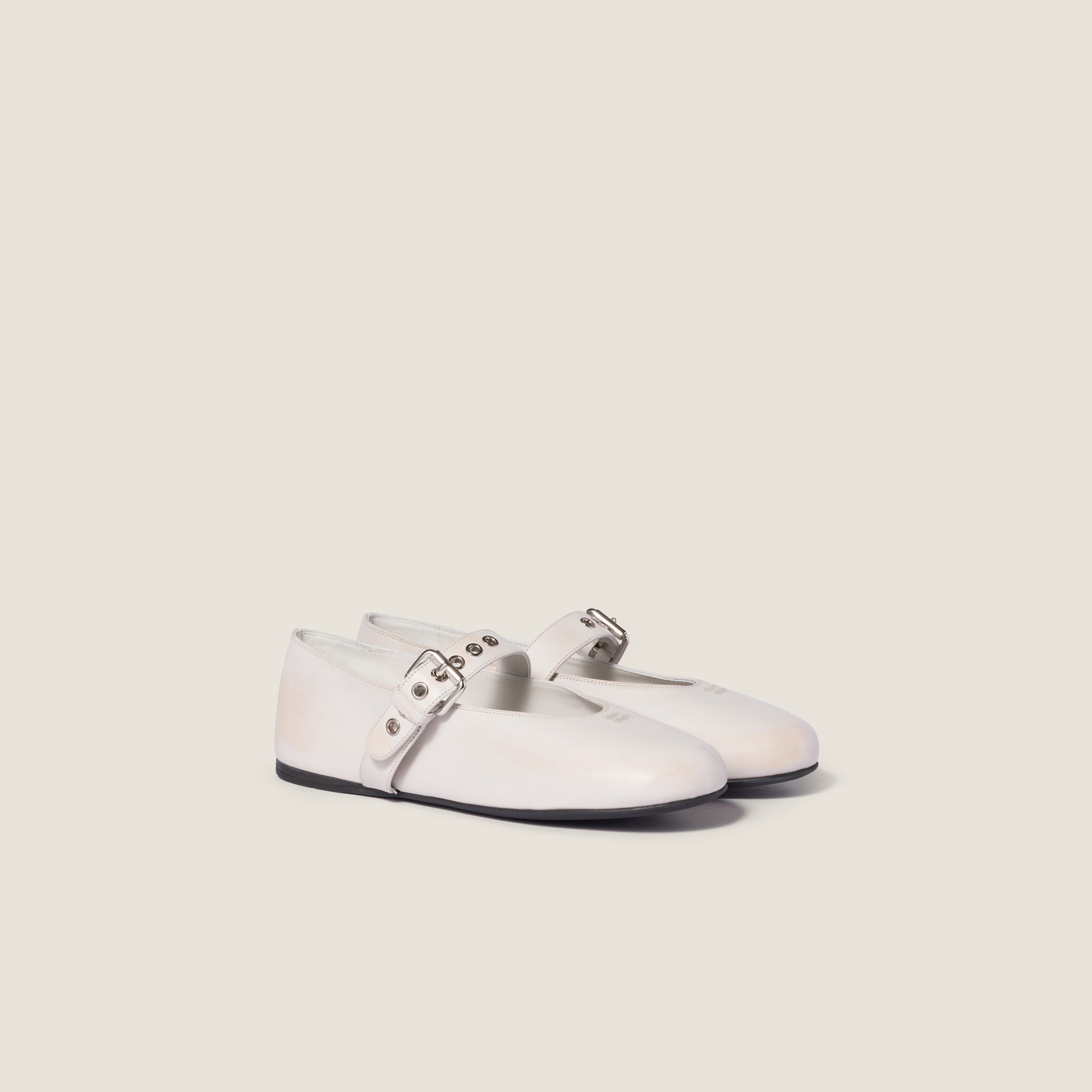 miumiu ナッパレザー　バレリーナ　ベルト　イタリア製　40サイズ　25.0 チョークホワイト ナッパレザー バレリーナ | Miu Miu - 日本