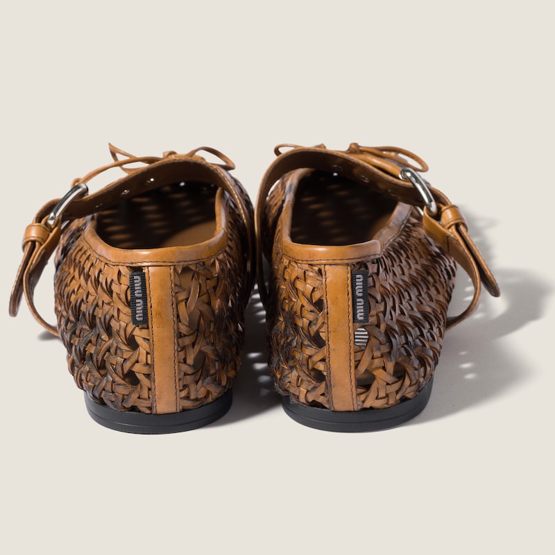 Woven leather ballerinas with strap and buckle