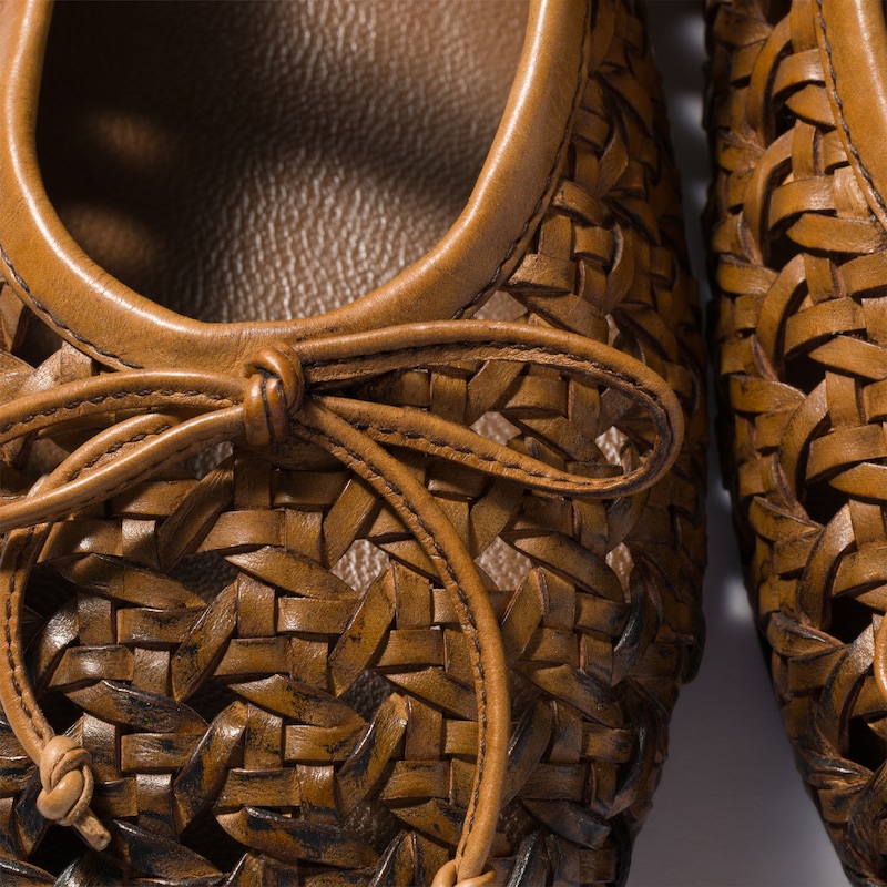 Woven leather ballerinas with strap and buckle