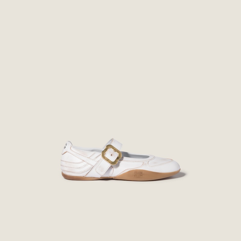 Gymnasium leather ballerinas with strap and buckle
