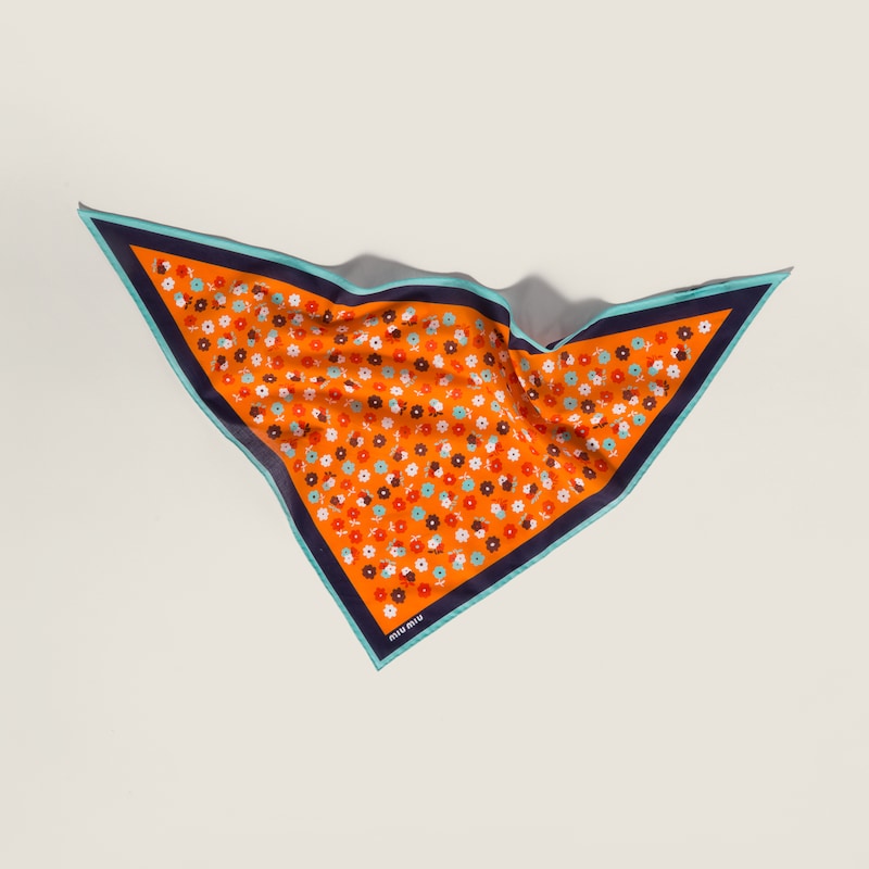 Pañuelo de popelín estampado