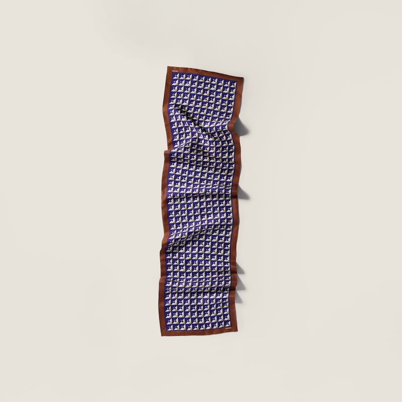 وشاح حرير بطبعات