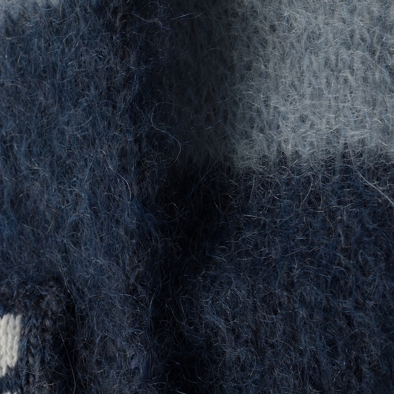 Wool scarf with fringes