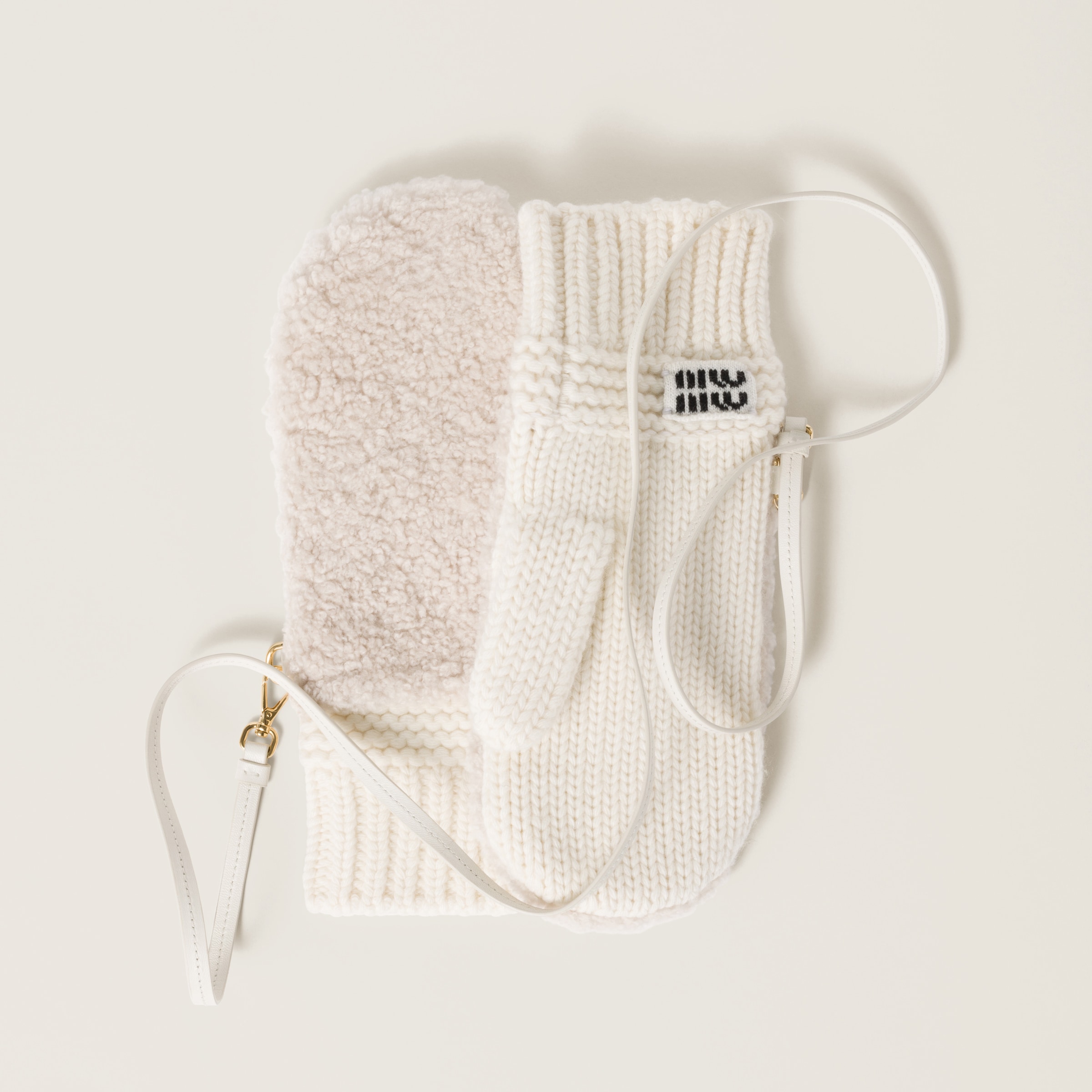 完璧すぎるが故三度も ホワイト Miu Miu | ミトン ウールxカシミヤxシアリング 小物