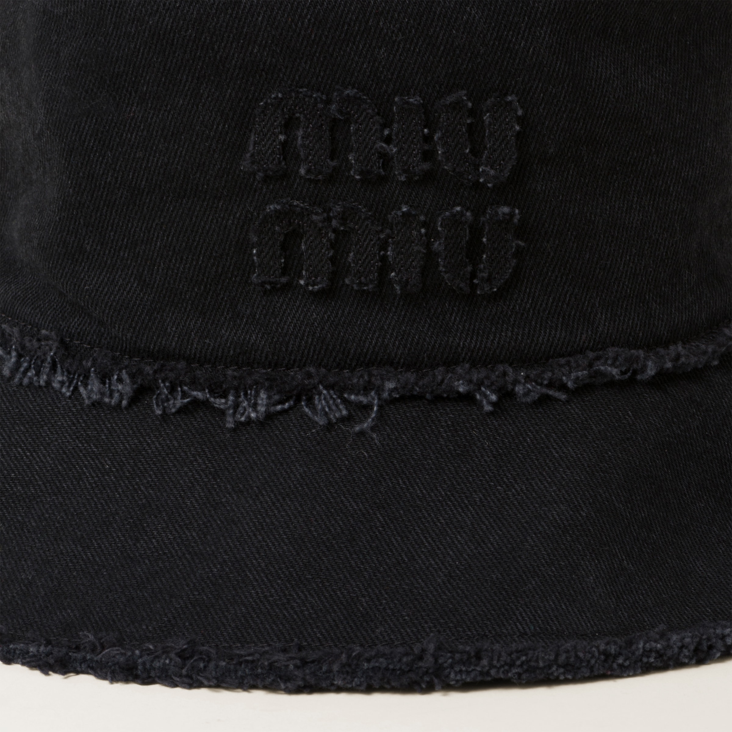 【関税・送料込み】MIUMIU ロゴパッチ デニム バケットハット ネイビー デニム バケットハット | Miu Miu