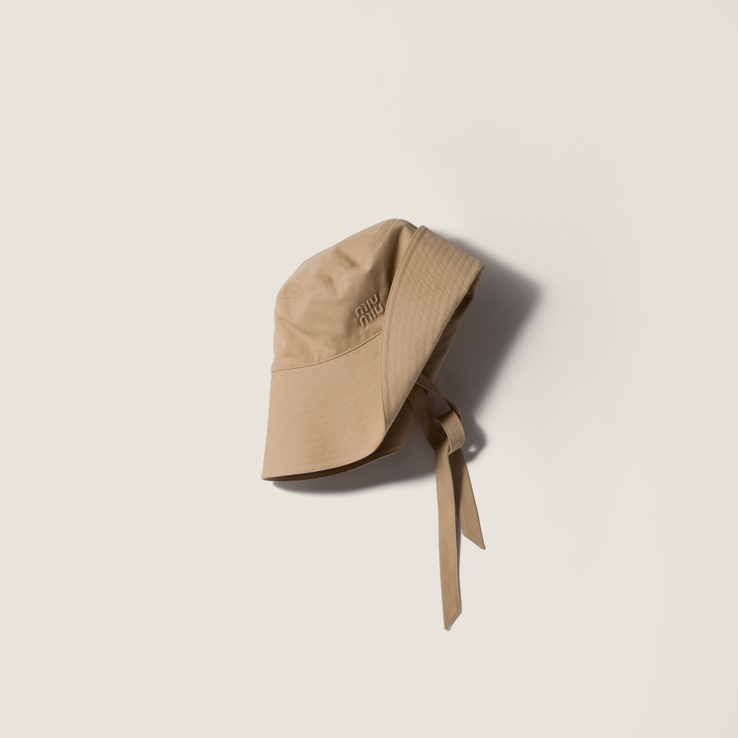 Wide-brimmed poplin bucket hat