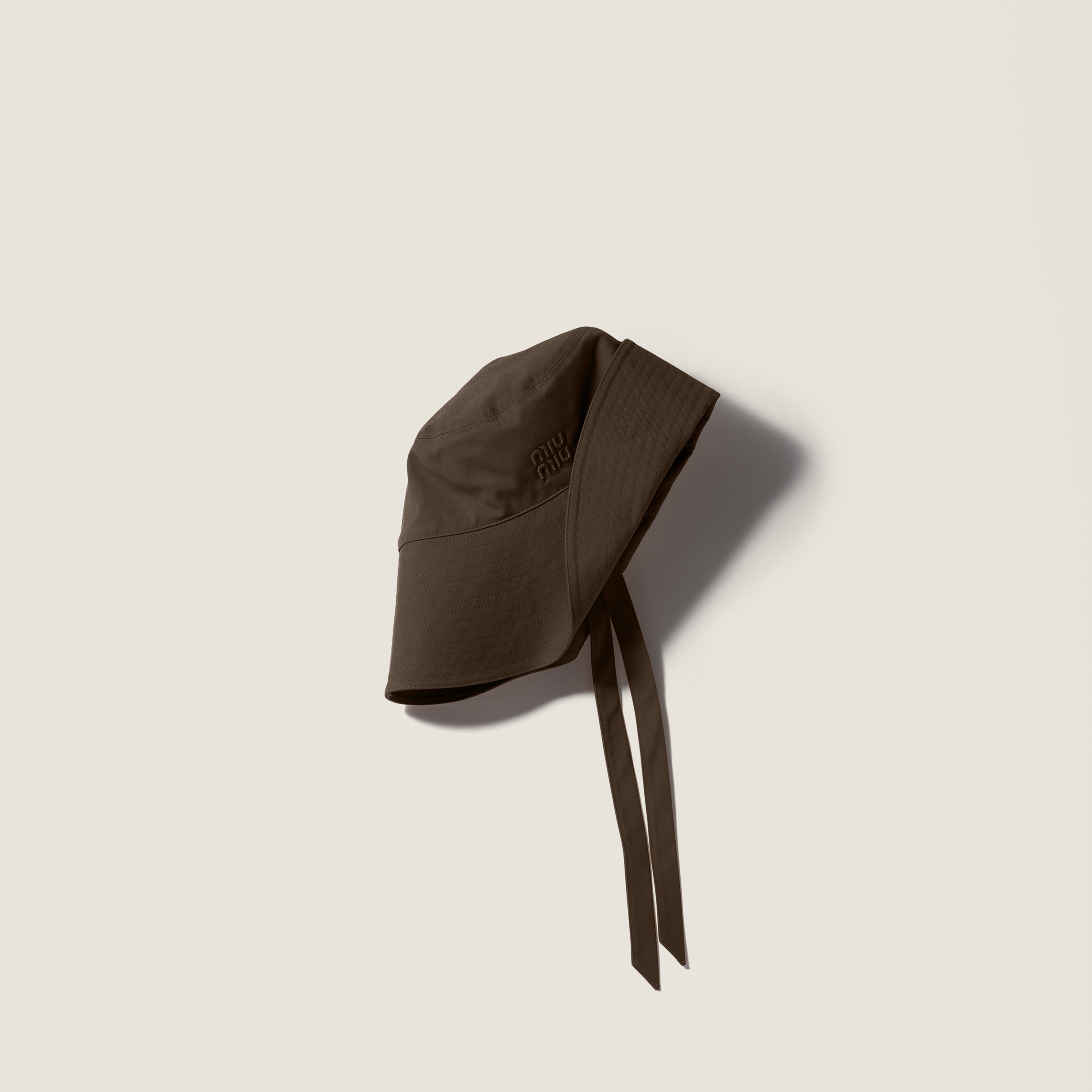 Wide-brimmed poplin bucket hat