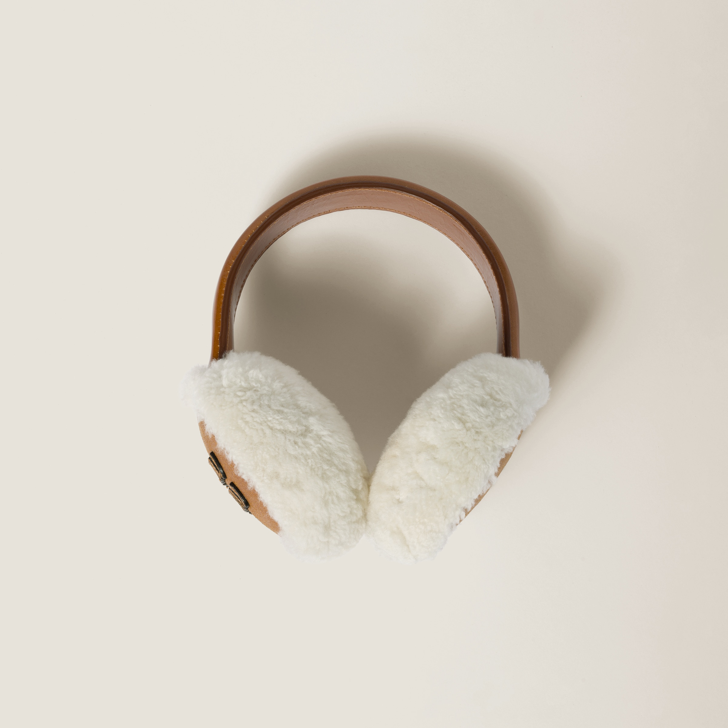miu miu フリース耳あて ホワイト❣️MIUMIU もこもこイヤーマフ 売買されたオークション情報 落札价格 【au  payマーケット】の商品情報をアーカイブ公開