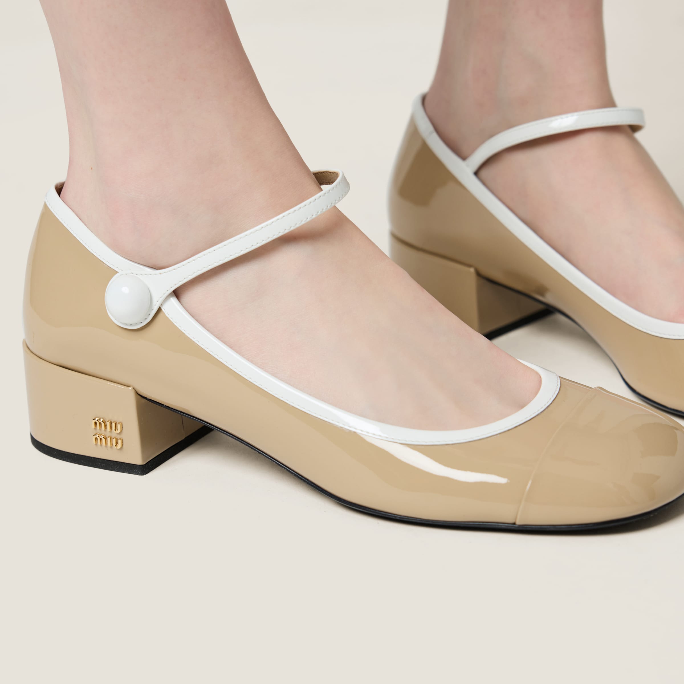 ◆入手困難◆【MiuMiu】ツートーン メリージェーンパンプス ナチュラル ツートーン パテントレザー メリージェーンパンプス