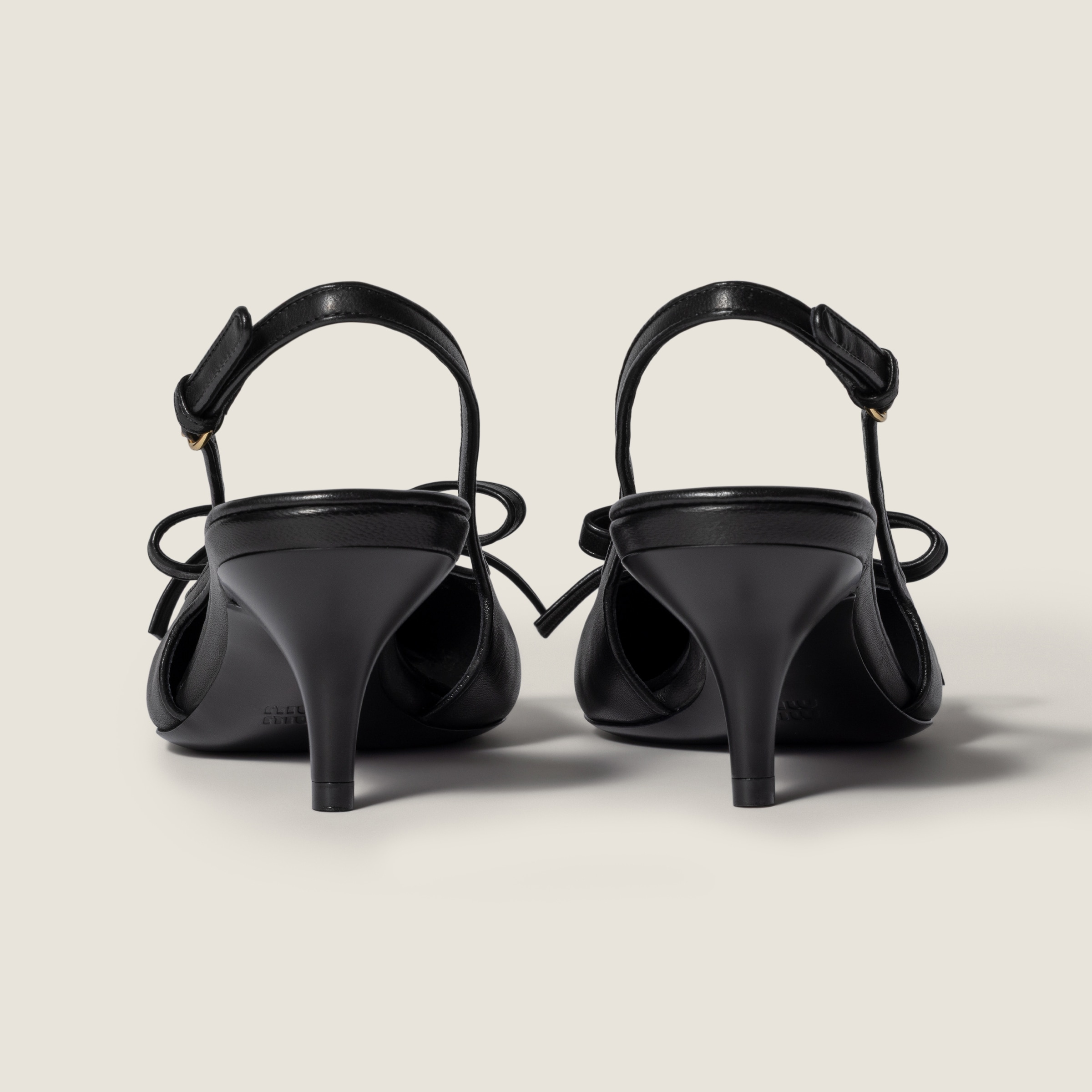 ブラック ボウ付レザー スリングバックパンプス | Miu Miu
