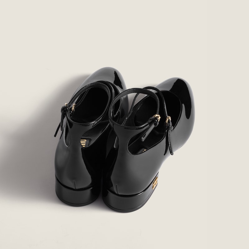 Patent leather slingback pumps with straps