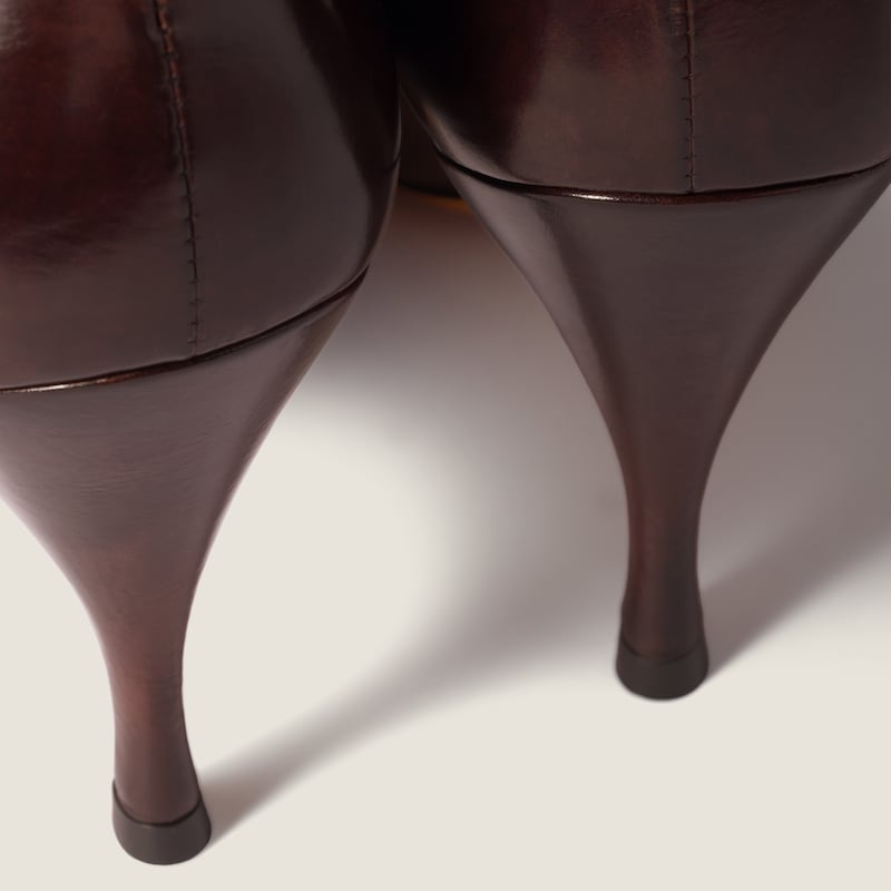 Leather pumps