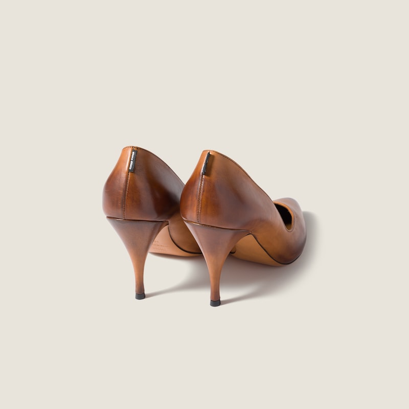 Leather pumps