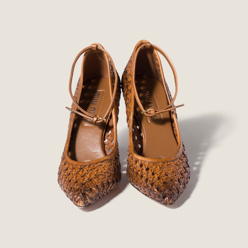Woven leather pumps