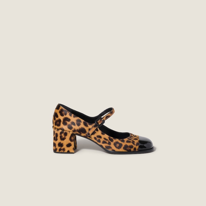 Printed leather pumps