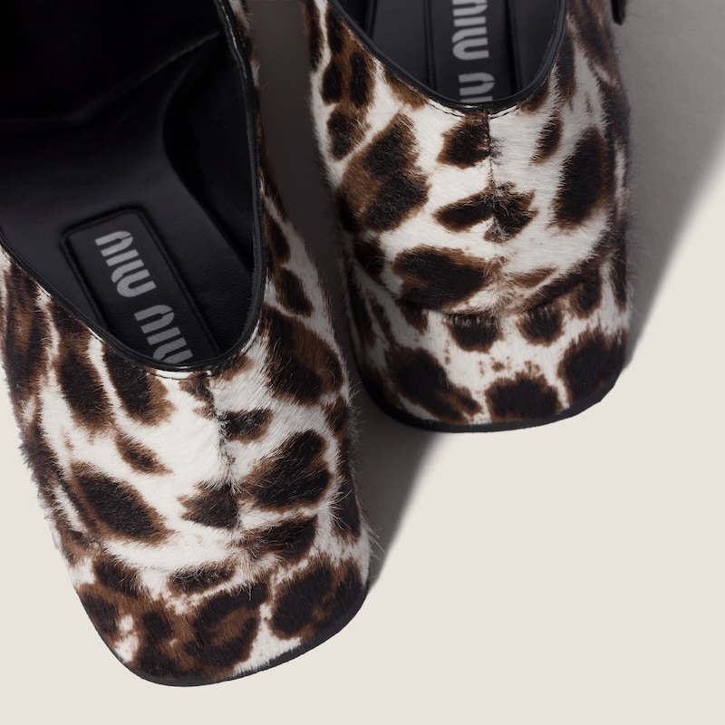 Printed leather and naplak pumps