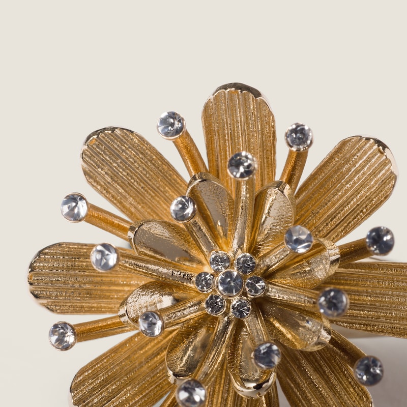 Anneau en métal orné de cristaux