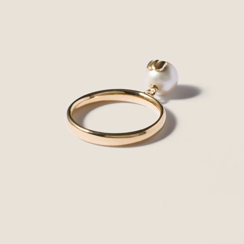 Metal and pearl ring
