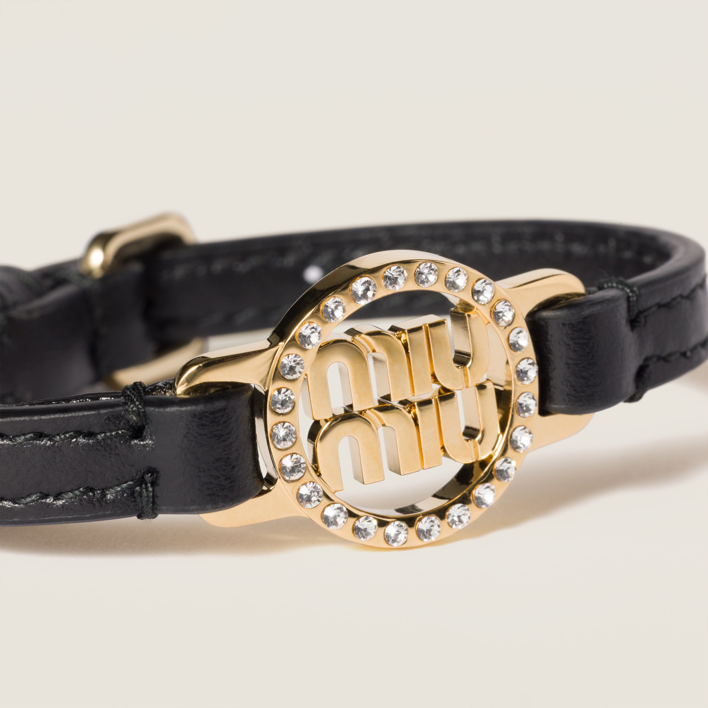 miumiu レザーブレスレット ブラック - メルカリ