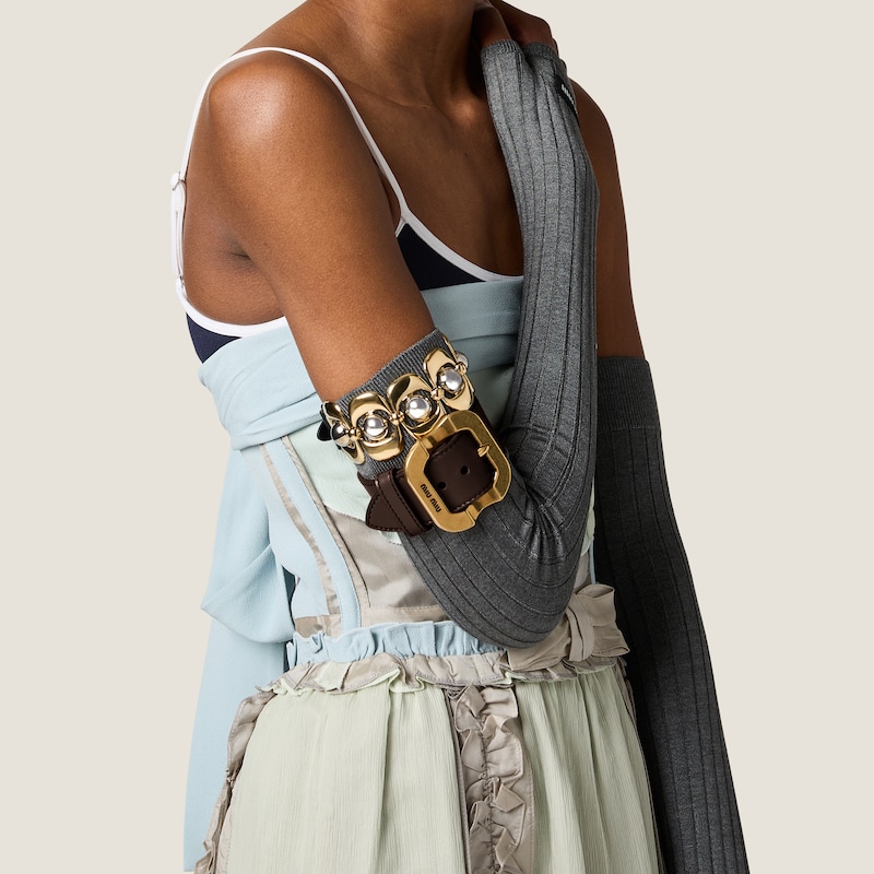 Armband aus Leder mit Schließe