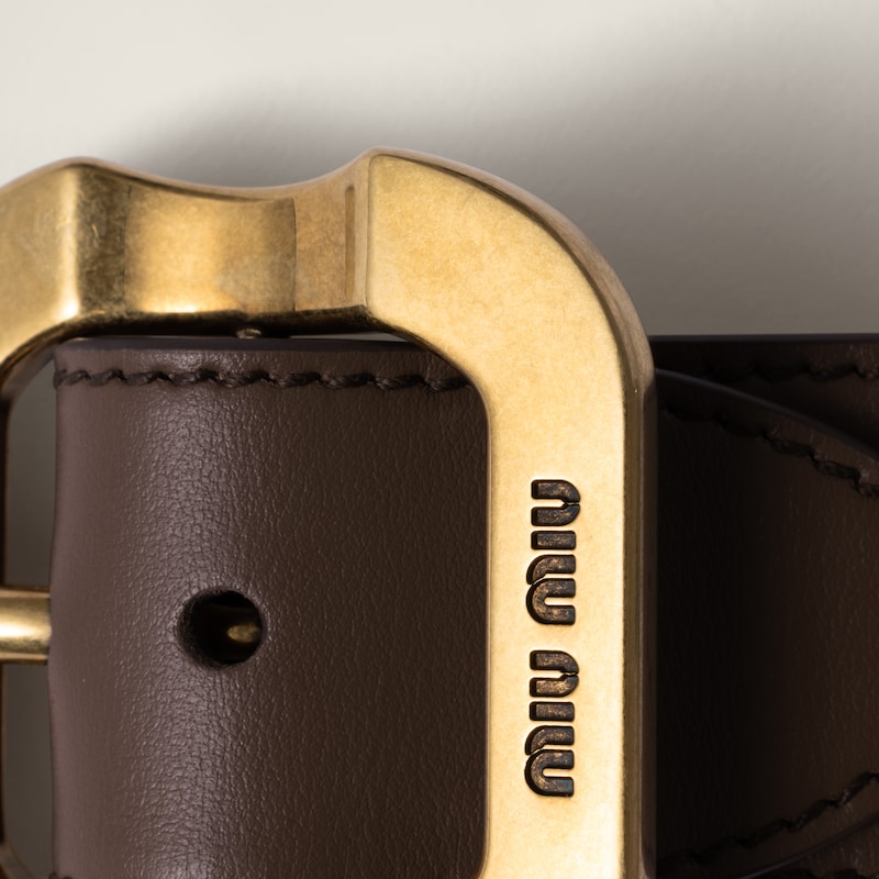 Armband aus Leder mit Schließe