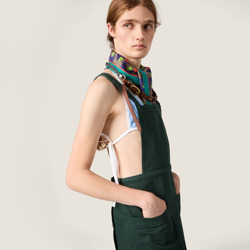 메탈 및 가죽 목걸이