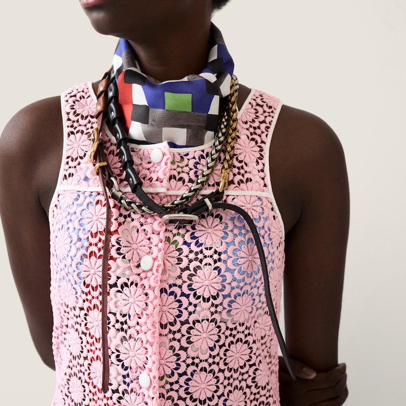 메탈 및 가죽 목걸이