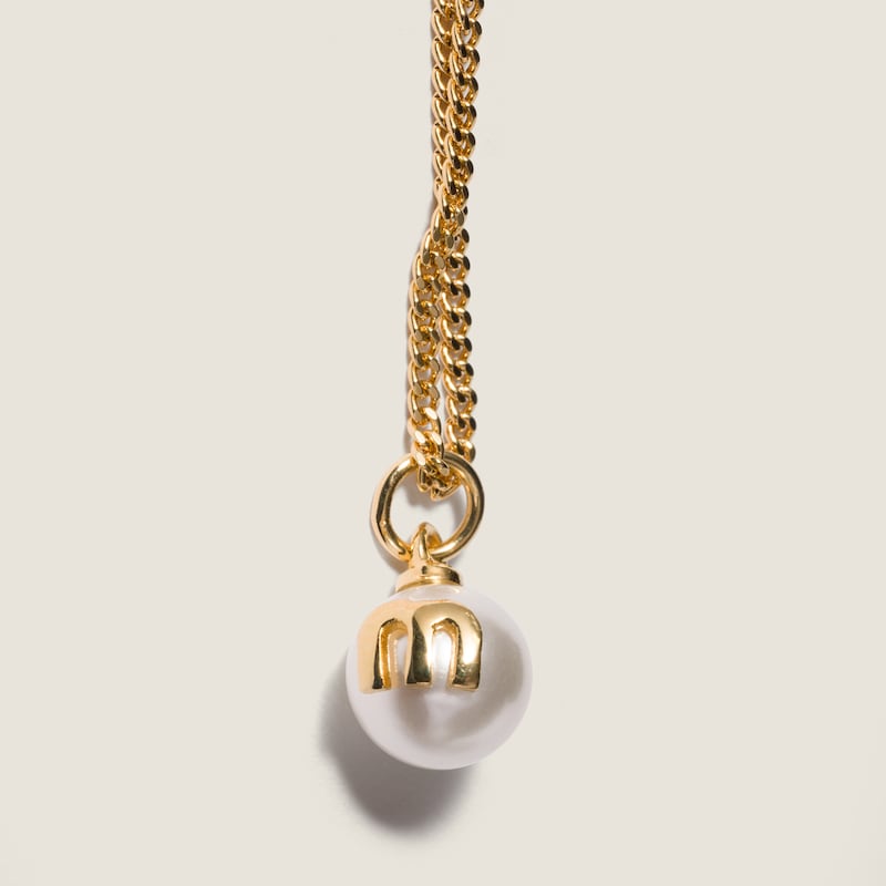 Collar de metal y nacarado