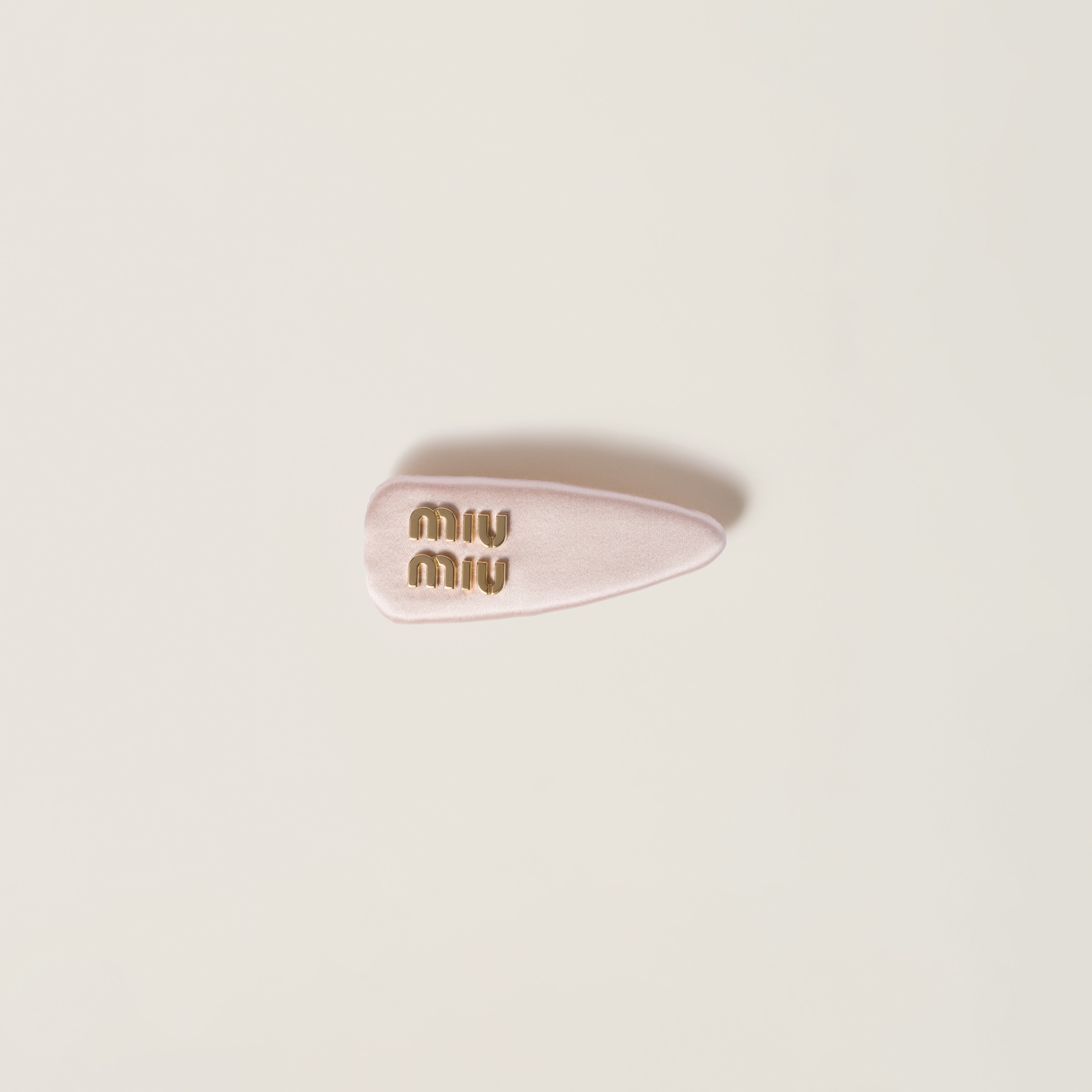 【★完売必至★】 MIUMIU ☆ サテン ヘアクリップ オーキッドピンク サテン ヘアクリップ | Miu Miu