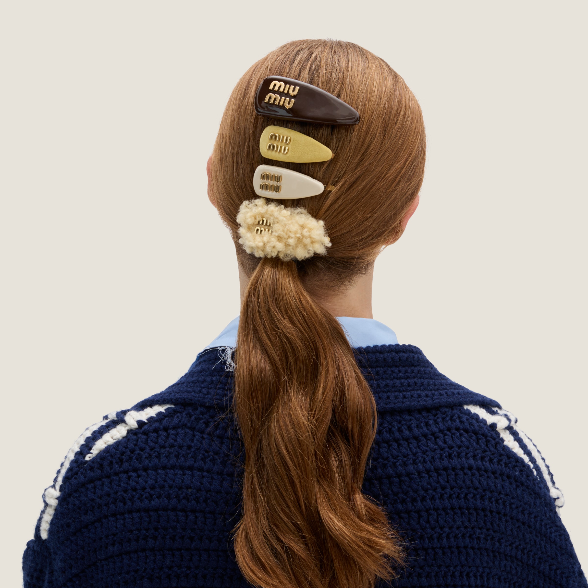 セール 海外 ブラウン パテントレザー ヘアクリップ | Miu Miu ヘアアクセサリー