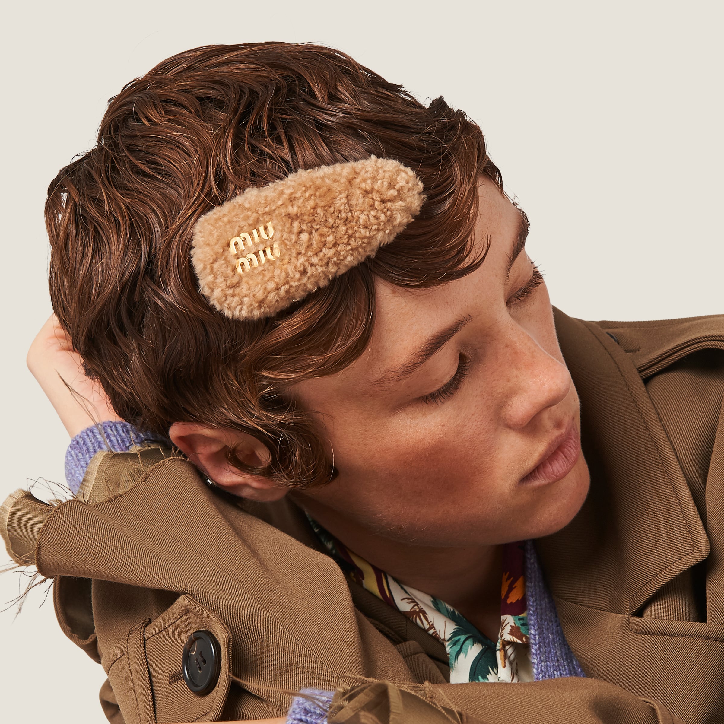 Shop Miu Miu Shearling Hair Clip In Caramel