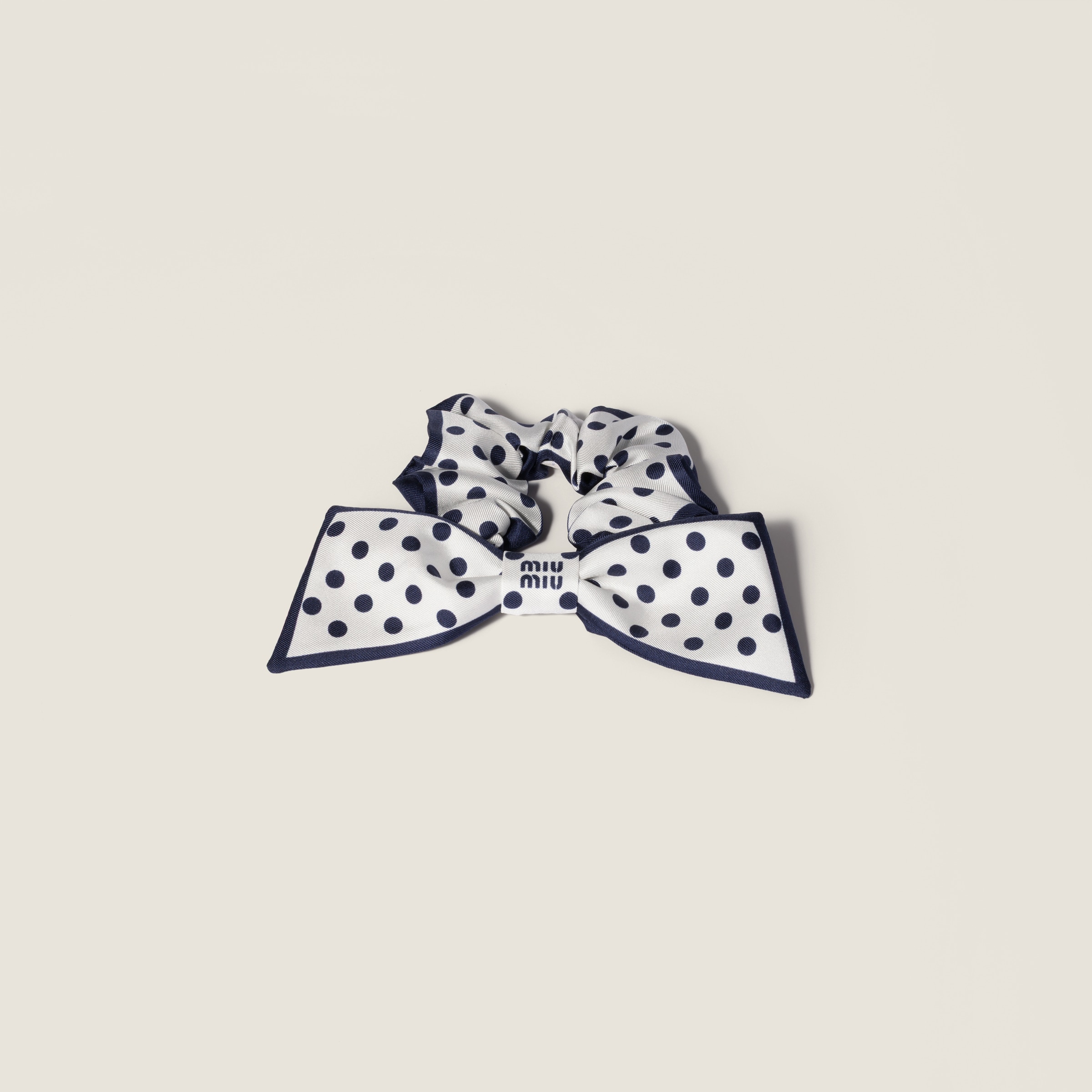 miumiu シュシュ Bianco/navy ツイル シュシュ | Miu Miu - 日本