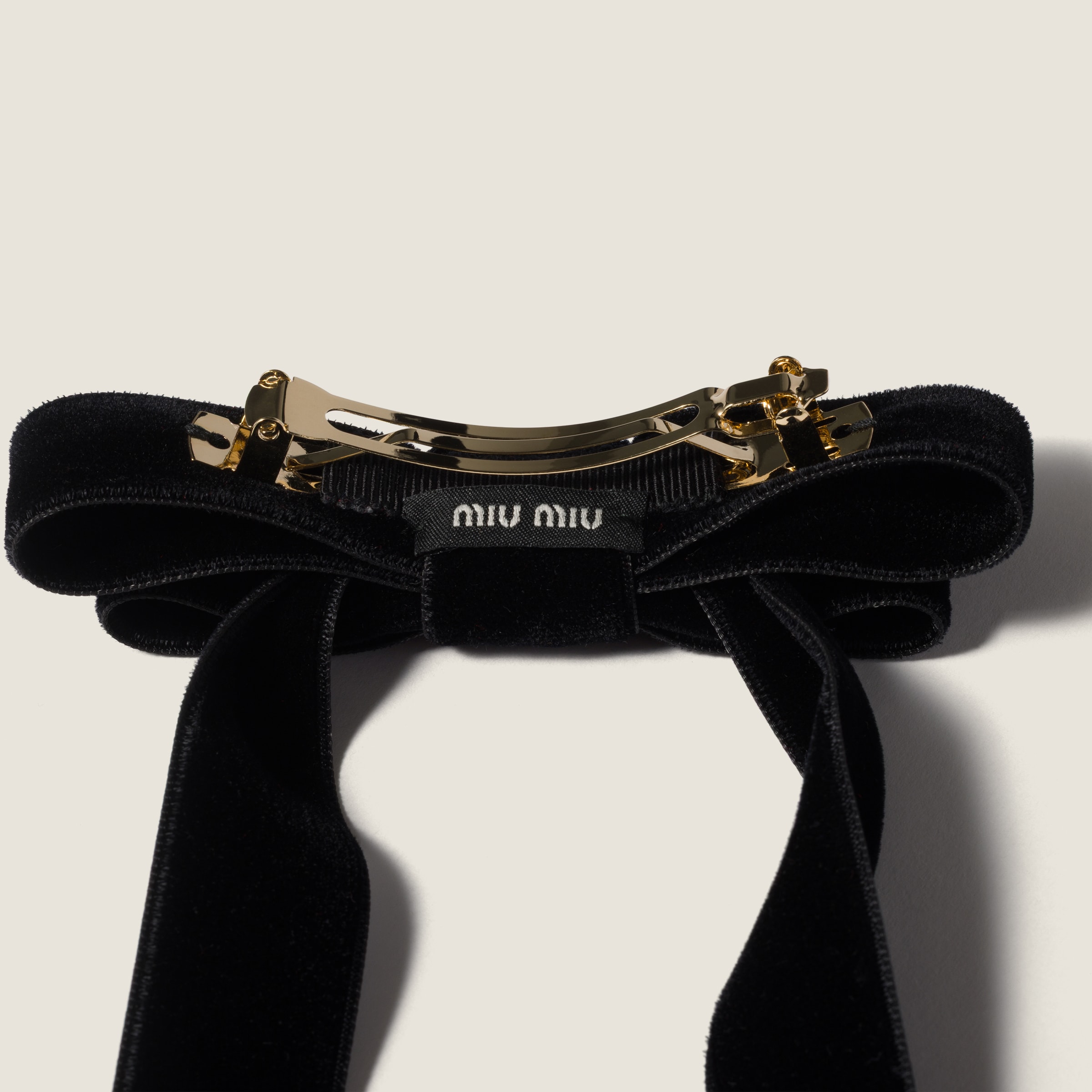 ブラック ベルベット ヘアクリップ | Miu Miu