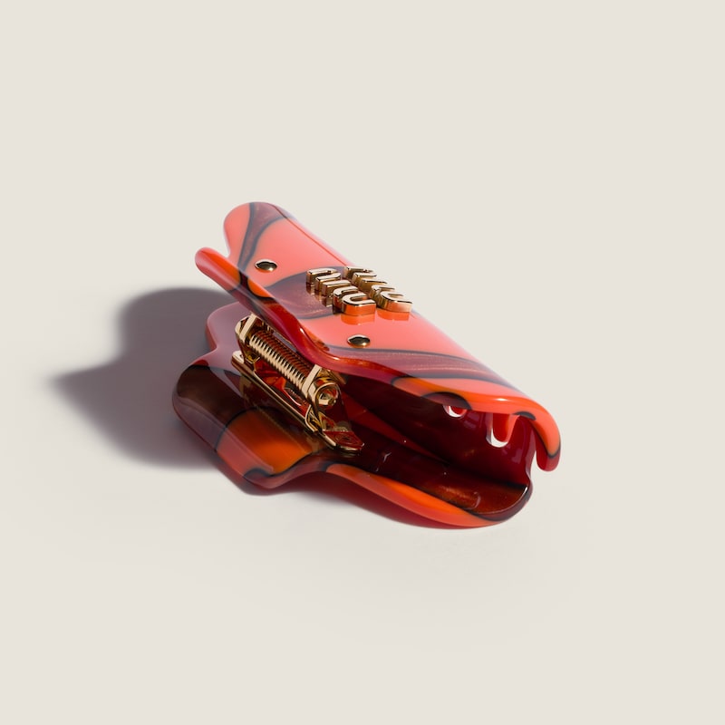Claw clip with logo