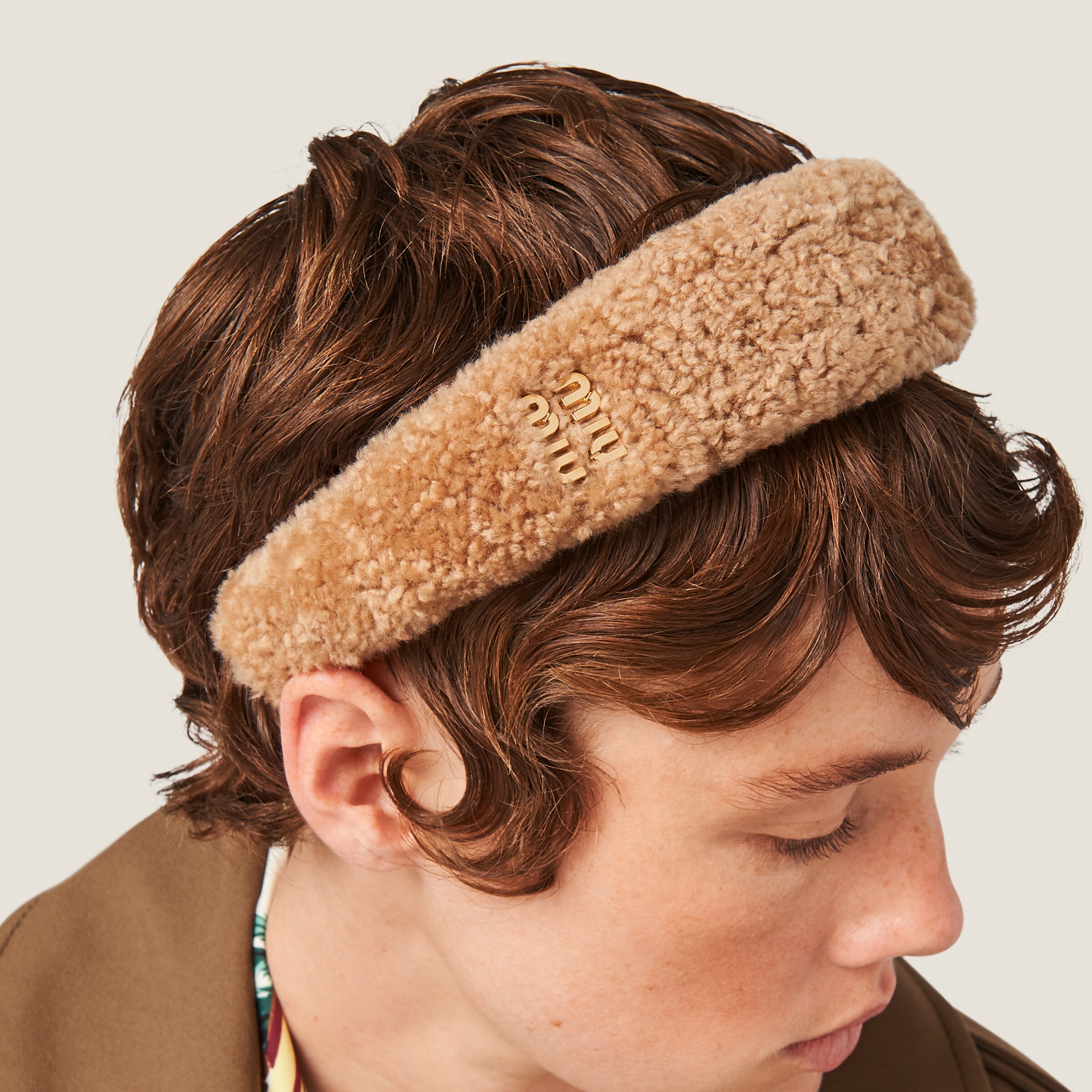 週末限定ンセール キャメル Miu Miu | ヘッドバンド シアリング ヘアアクセサリー
