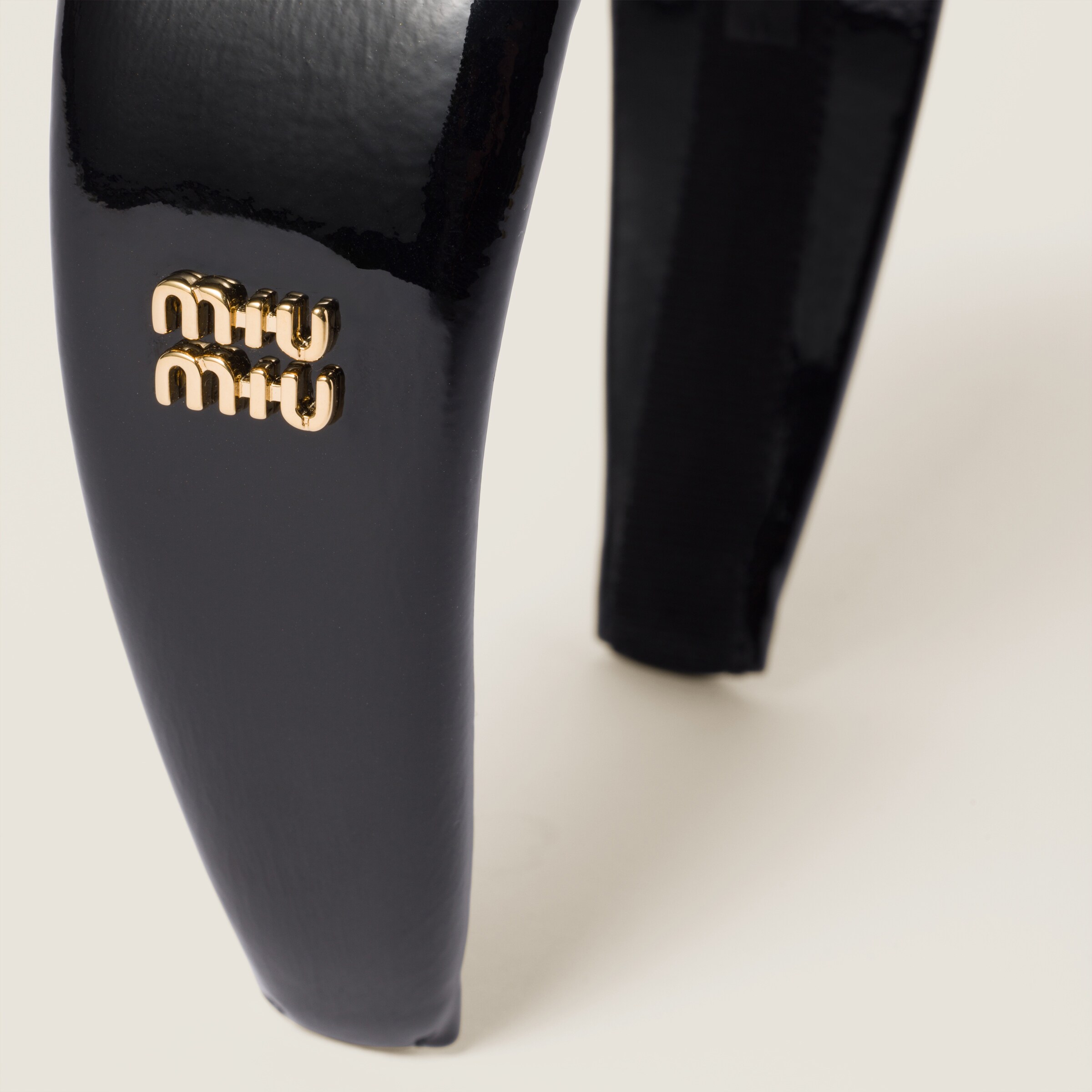 ブラック パテントレザー ヘッドバンド | Miu Miu ブラック パテントレザー ヘッドバンド | Miu Miu