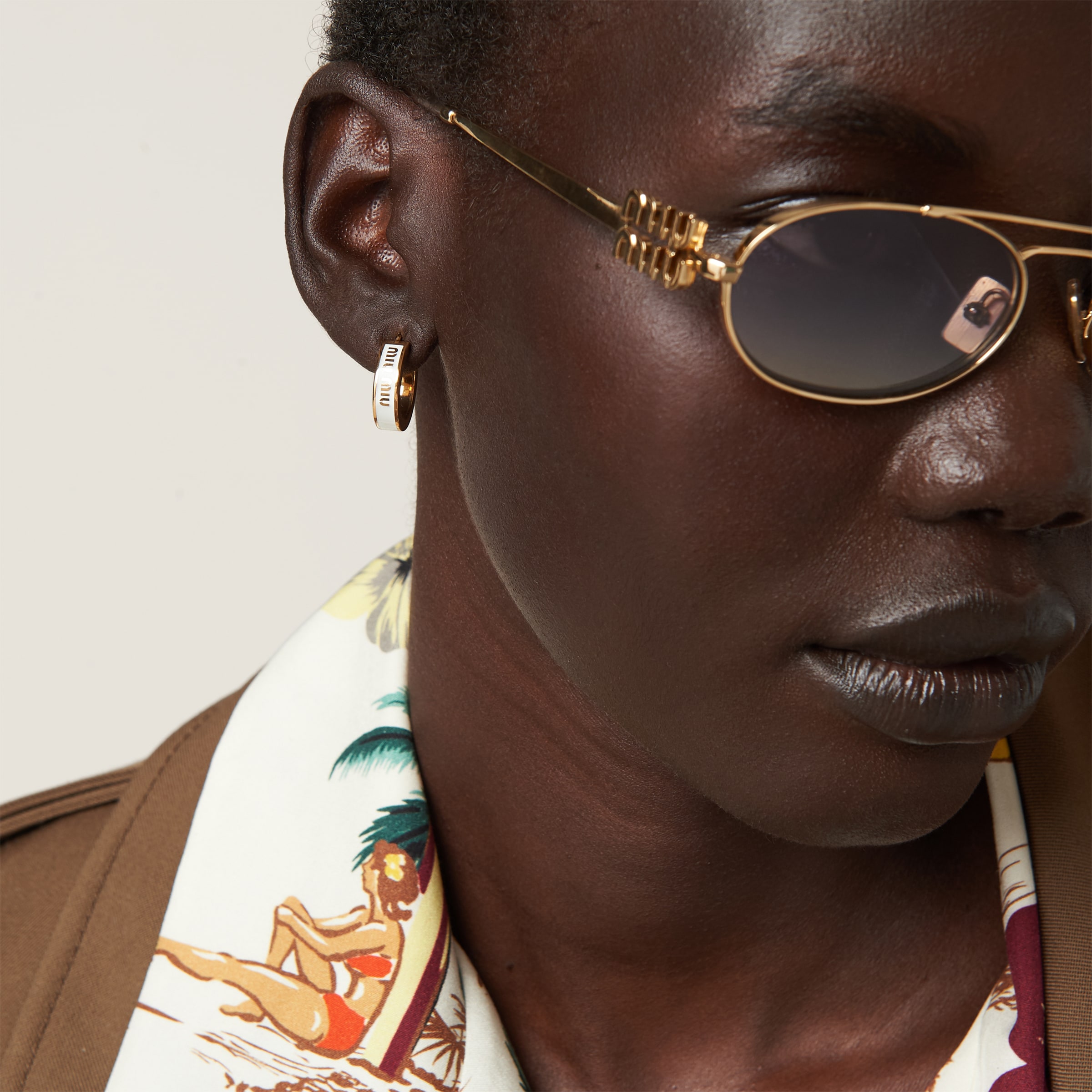 MIU MIU ♦エナメルメタルイヤリング ホワイト White Enameled Metal Earrings | Miu Miu