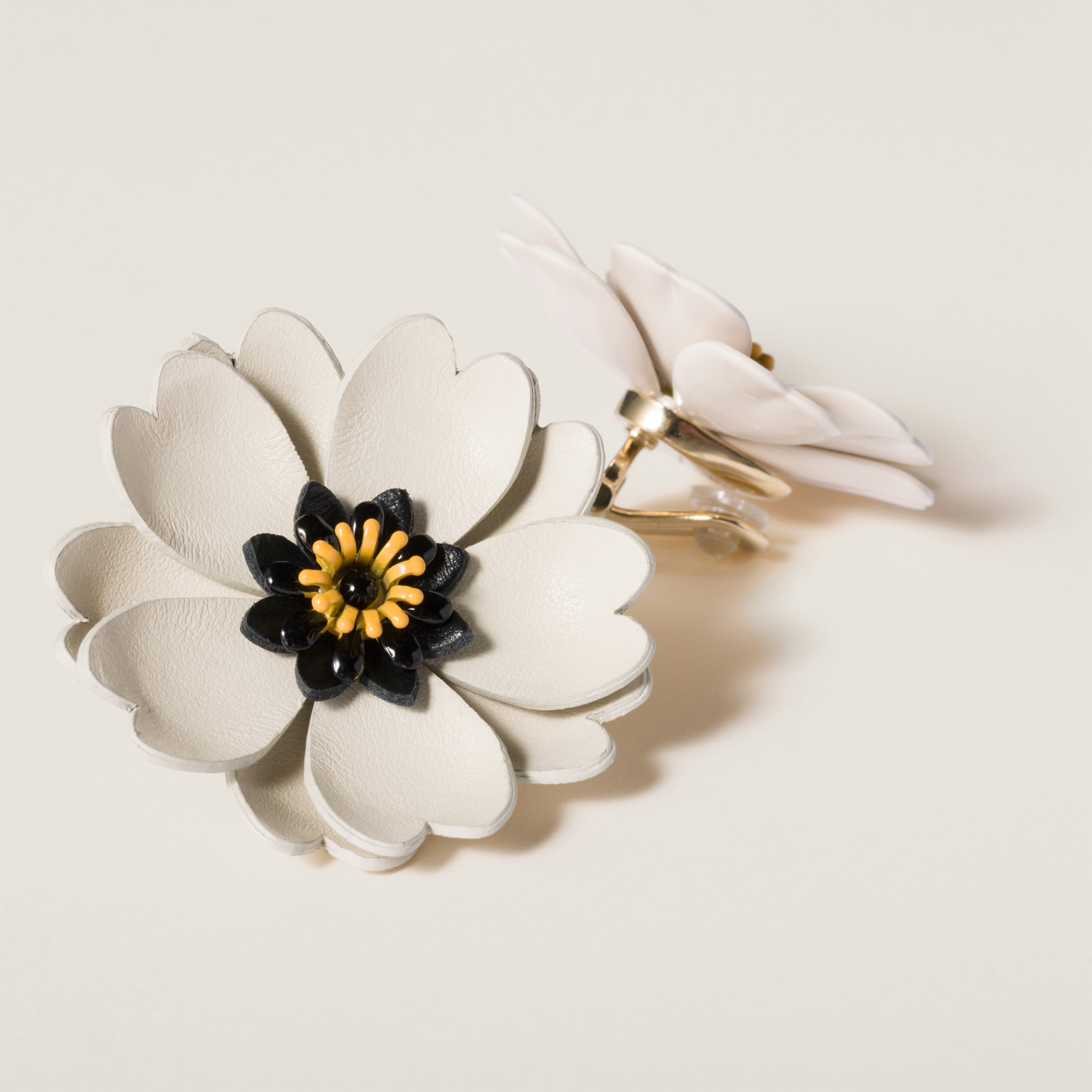 ピアス MiuMiu FW25 Miu Miu Bijoux (5IO213 2F6TF0033) Official Website and Online Boutique | Miu Miu