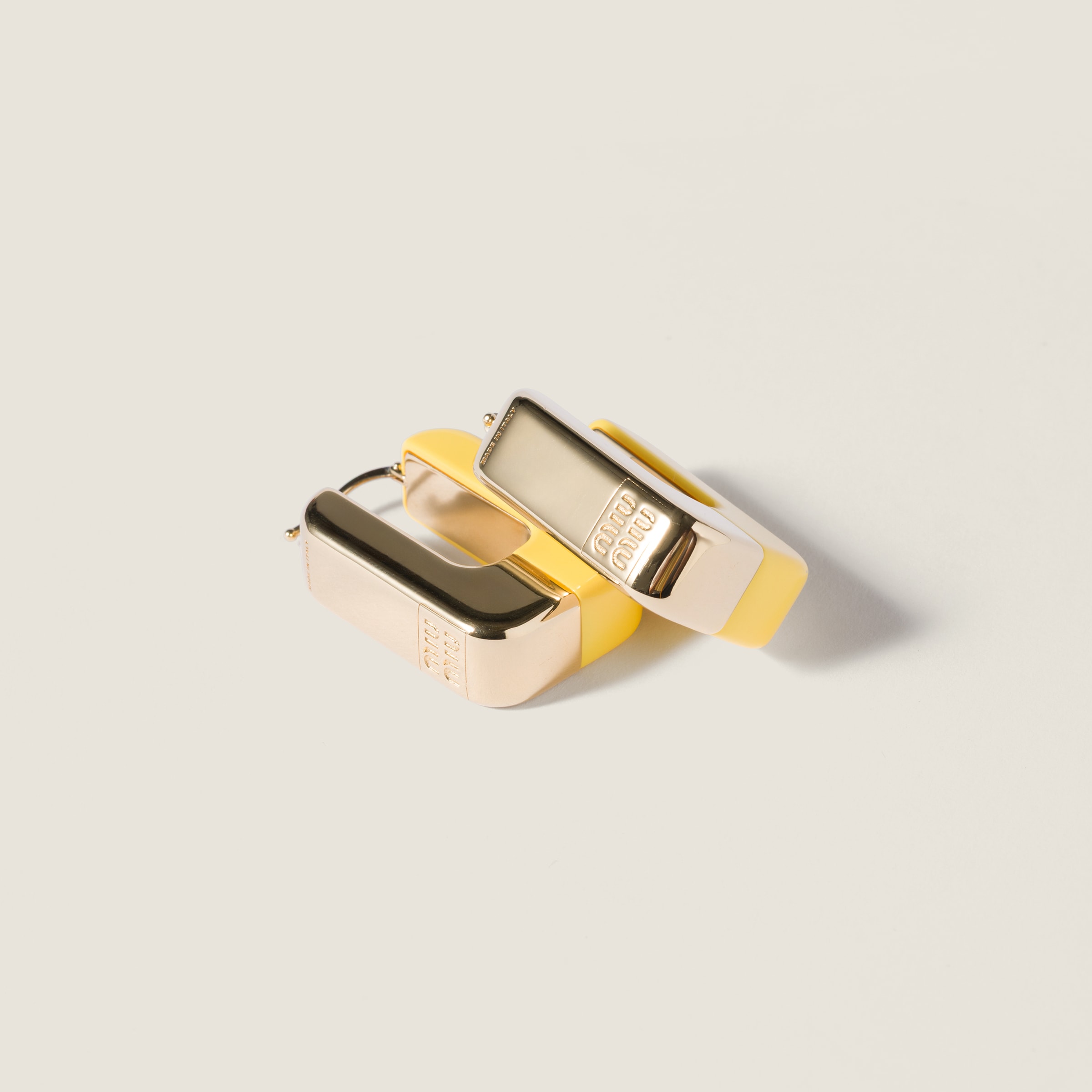 【MiuMiu】ミュウミュウ エナメルメタル イヤリング 三越伊勢丹 | MIU MIU/ミュウミュウ通販 | エナメルメタル