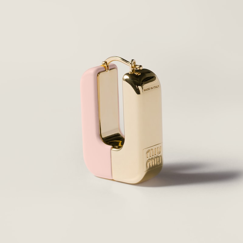 Brincos em metal esmaltado