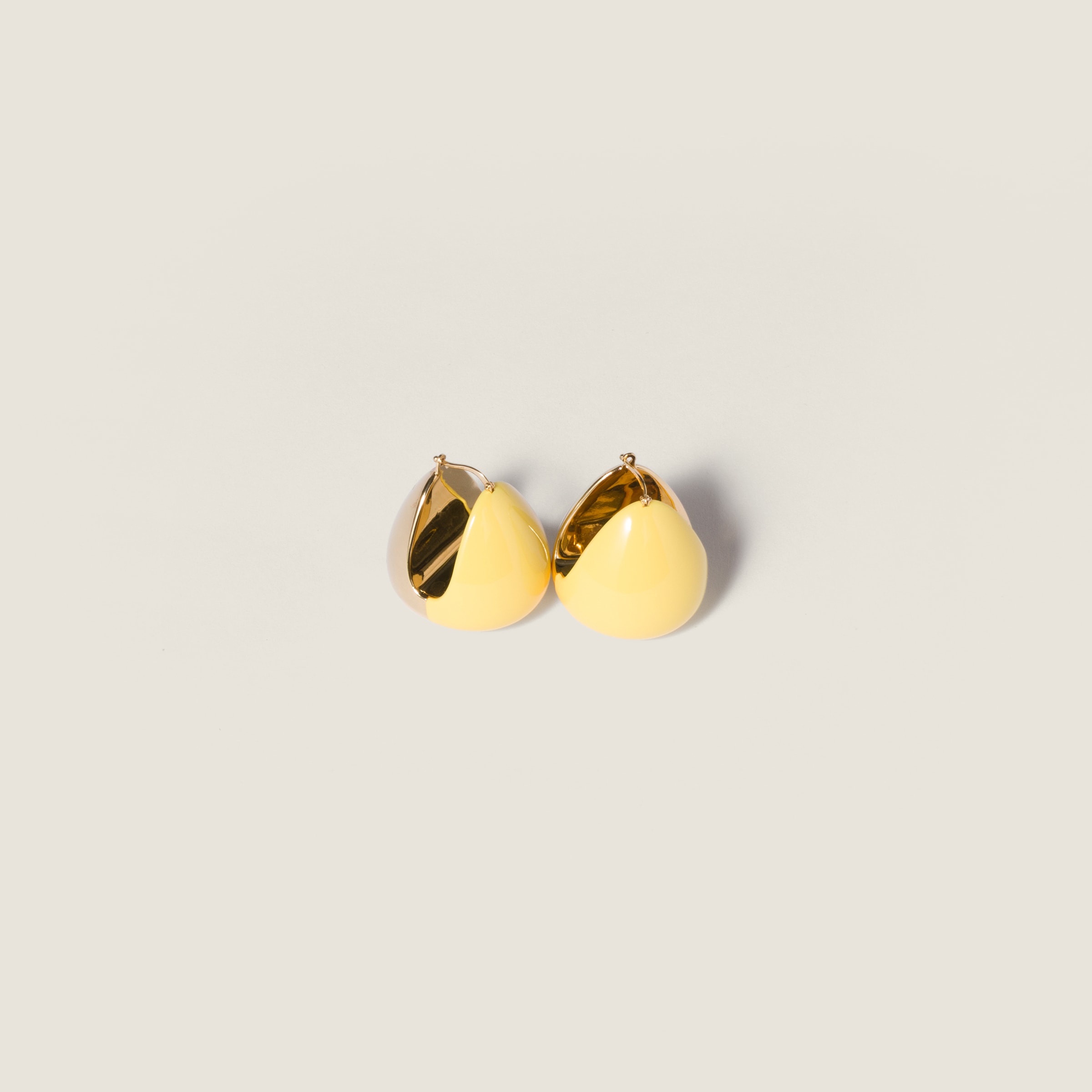 ピアス miumiu Enameled l Earrings Miu Miu Enameled Earrings | Gold | FARFETCH