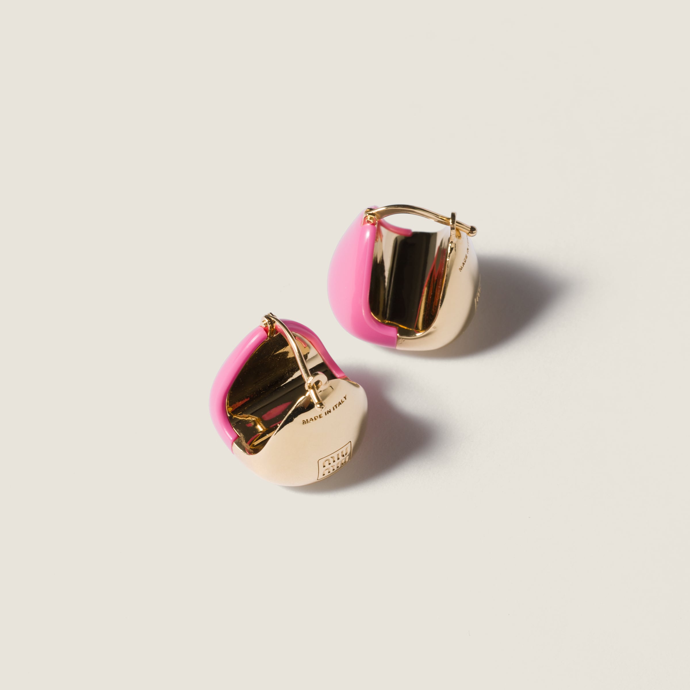 MIUMIU エナメルメタルイヤリング イエロー エナメルメタル イヤリング | Miu Miu