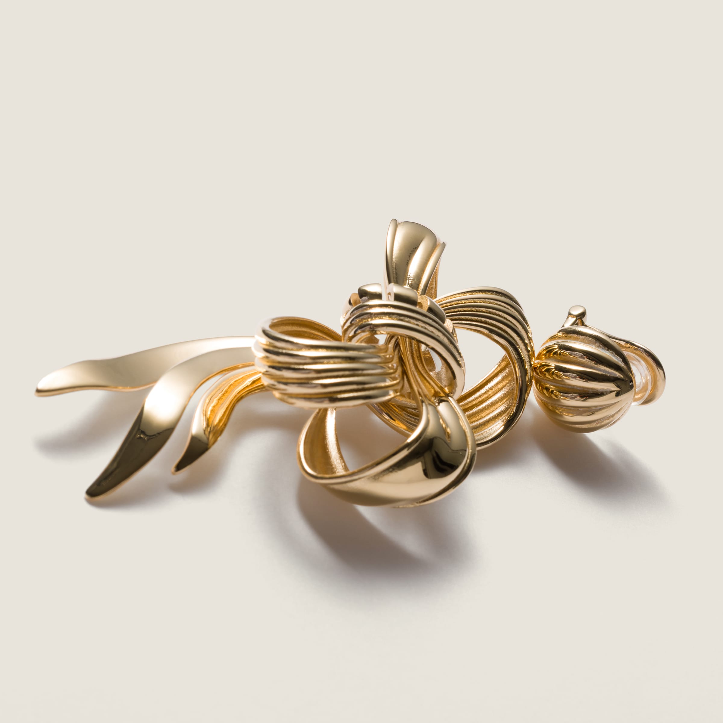 MIUMIU 26S PEARL BOW DROP EARRINGS WITH CRYSTALS IN SILVER TONE METAL 633769