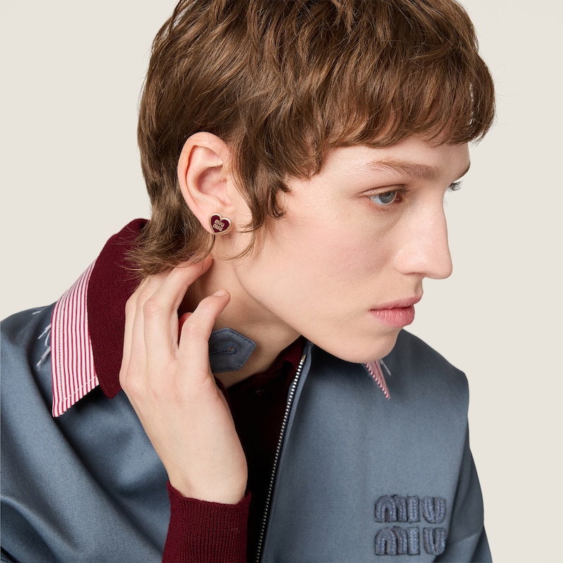 أقراط معدنية