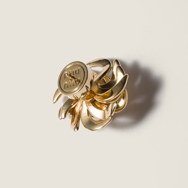 Metal earrings with crystals